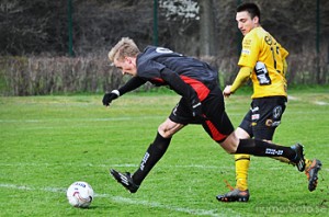 Marcus Nilsson gjordes ner utanför straffområdet.